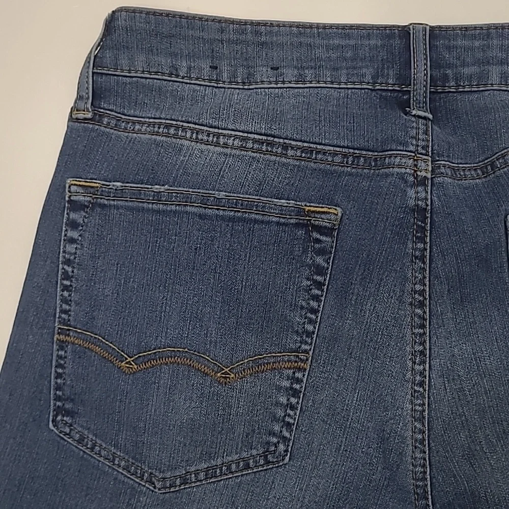 AE 360 Extreme Flex Jeans Straight Mid Wash Midi Waist Rise Whiskered Worn 31x32